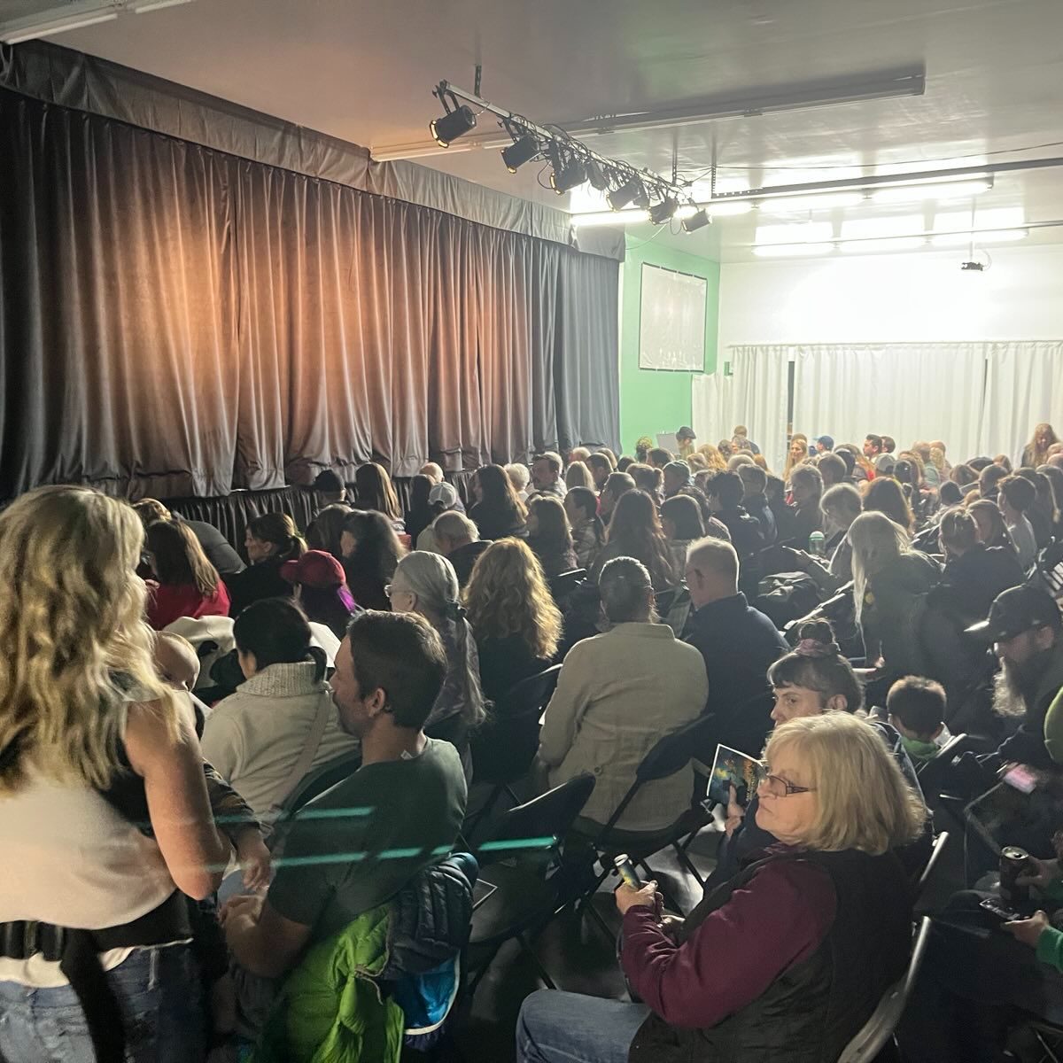 theater full of people